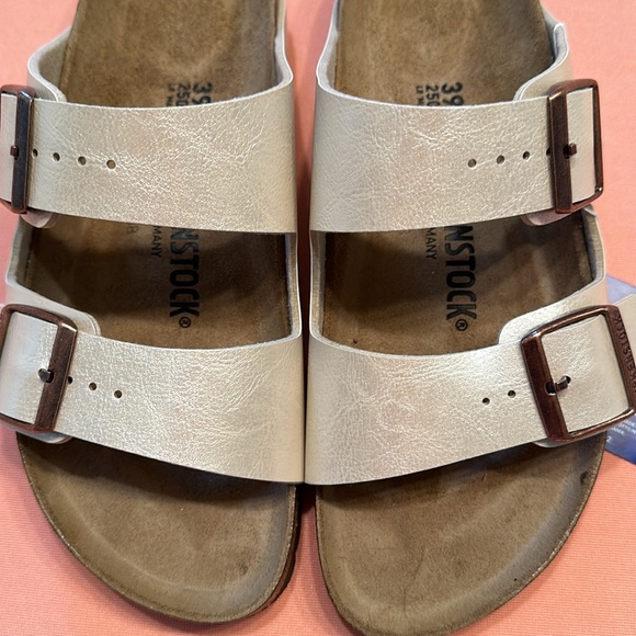 New Birkenstock Leather Sandals. Size 39. Cream. - Picture 2 of 7